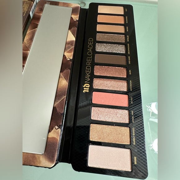 Urban Decay Reloaded Palette - Picture 8 of 11